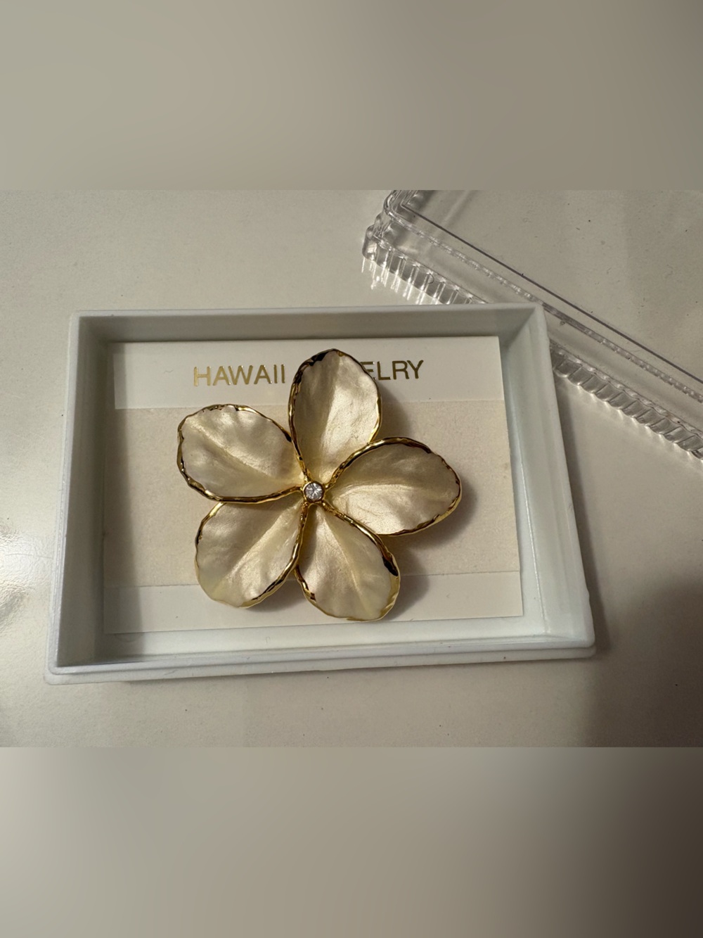 Gold-Trim faux Pearl inlay goldtone plumeria Flower Brooch